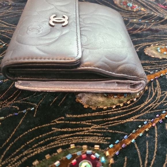 Chanel Camelia Wallet - Picture 5 of 9